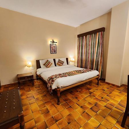 Palace On Ganges - Heritage Hotel Varanasi Exteriör bild