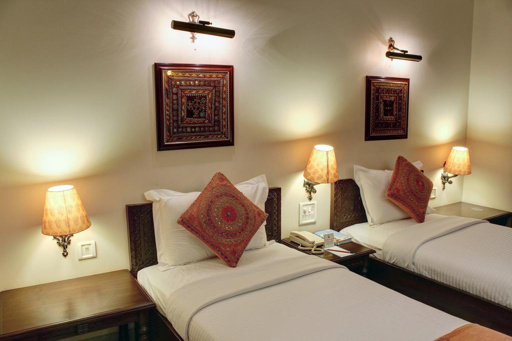 Palace On Ganges - Heritage Hotel Varanasi Exteriör bild