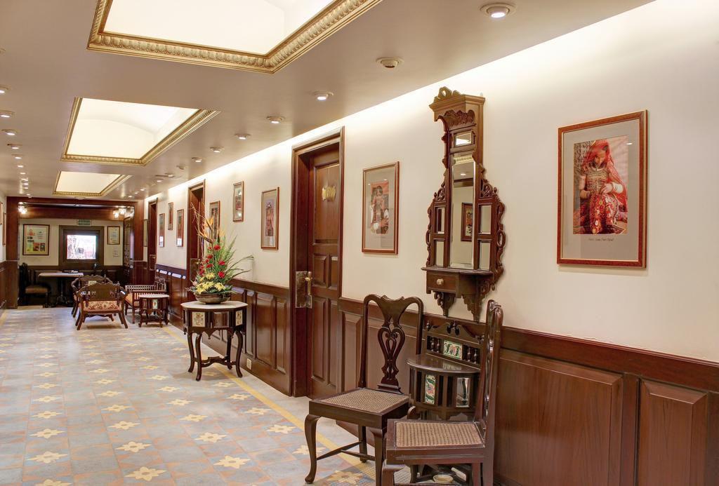 Palace On Ganges - Heritage Hotel Varanasi Exteriör bild
