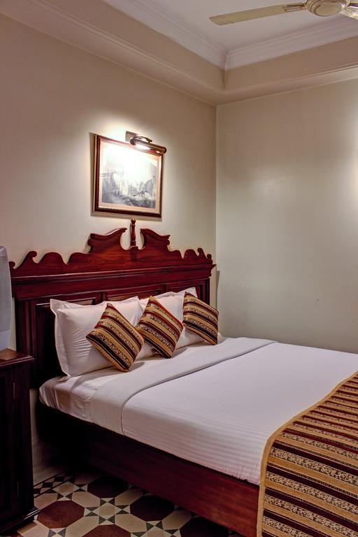 Palace On Ganges - Heritage Hotel Varanasi Exteriör bild