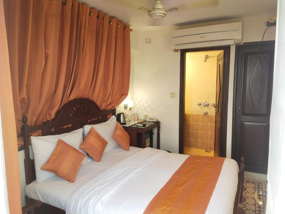 Palace On Ganges - Heritage Hotel Varanasi Exteriör bild