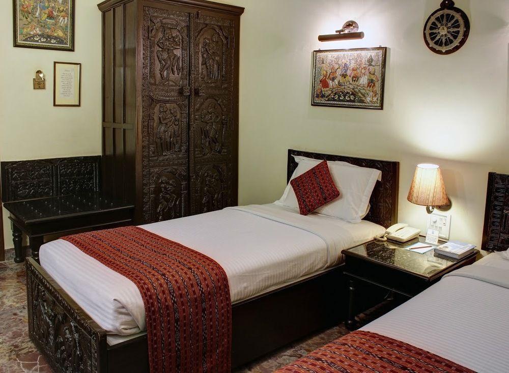 Palace On Ganges - Heritage Hotel Varanasi Exteriör bild