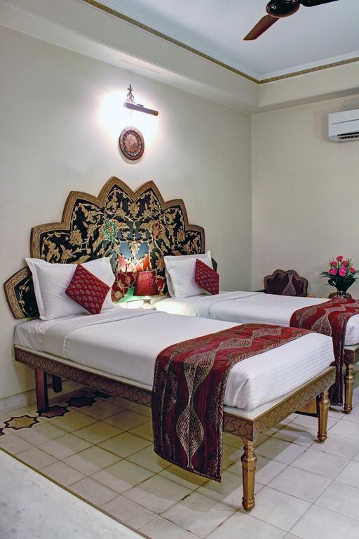 Palace On Ganges - Heritage Hotel Varanasi Exteriör bild