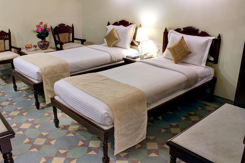 Palace On Ganges - Heritage Hotel Varanasi Exteriör bild